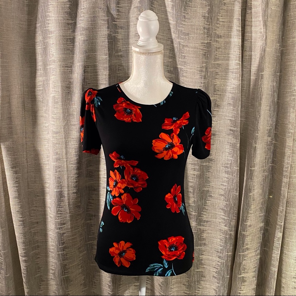 Floral short sleeve top by Express